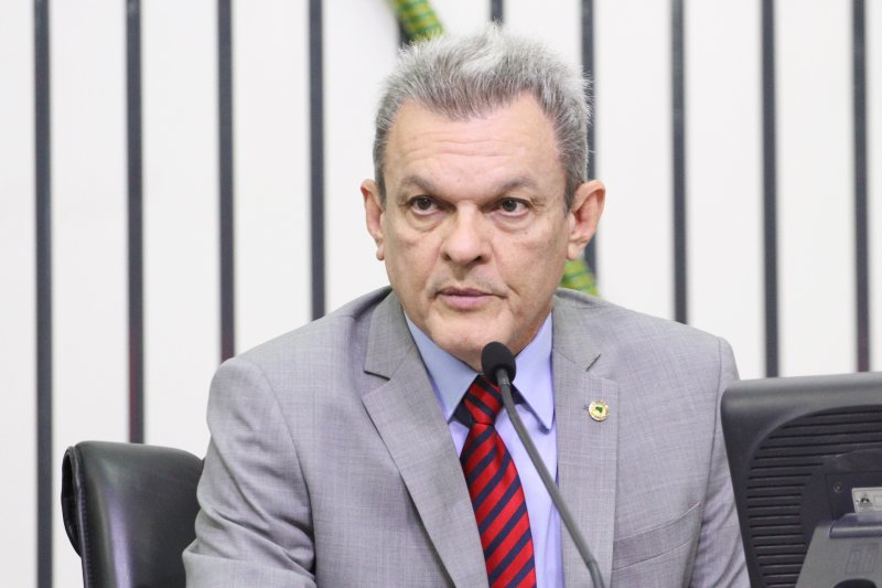 Deputado José Sarto assume a chefia do Executivo estadual. Camilo ...