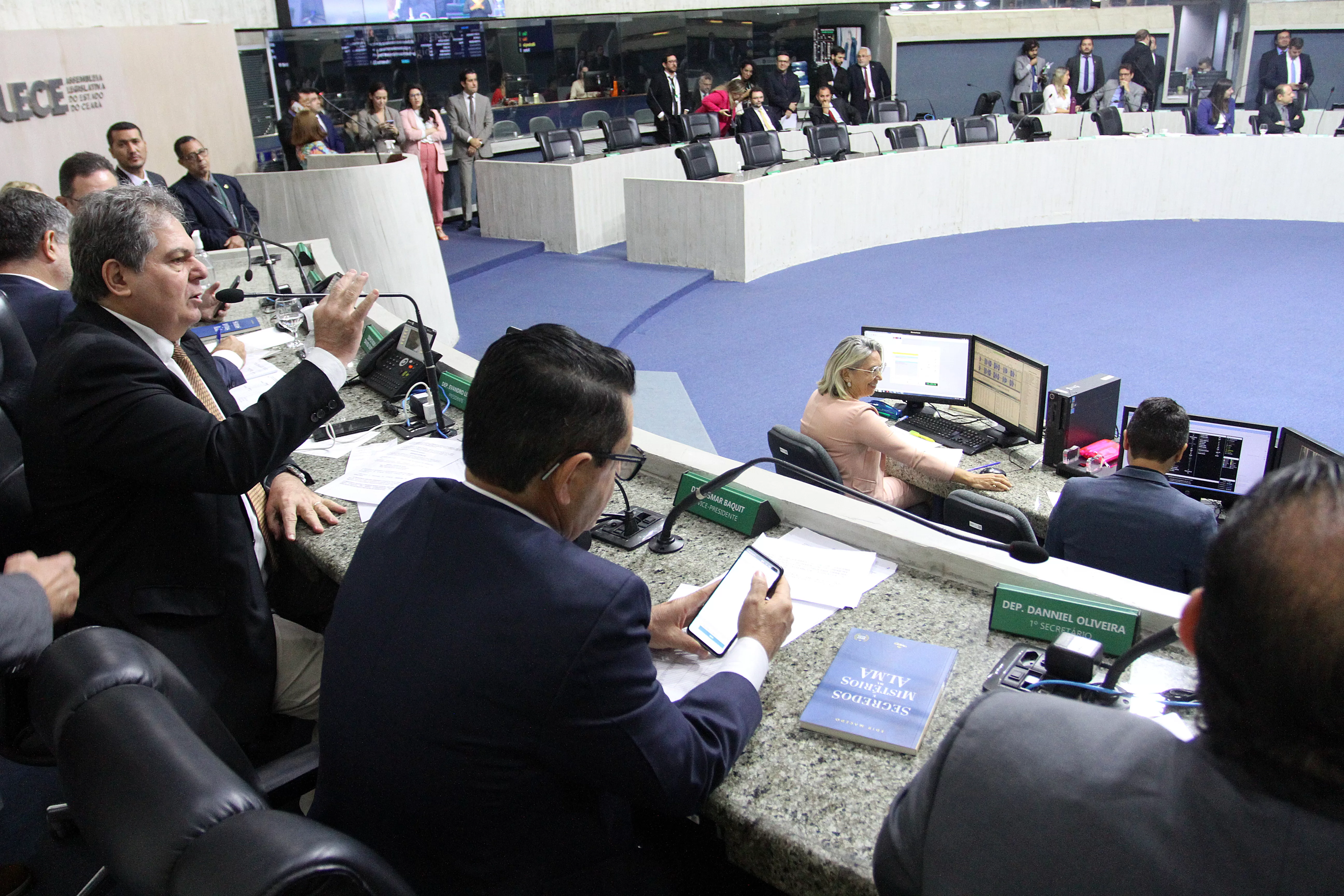 Assembleia legislativa 123
