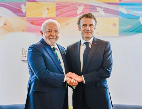 Presidente da França é recebido no Senado brasileiro