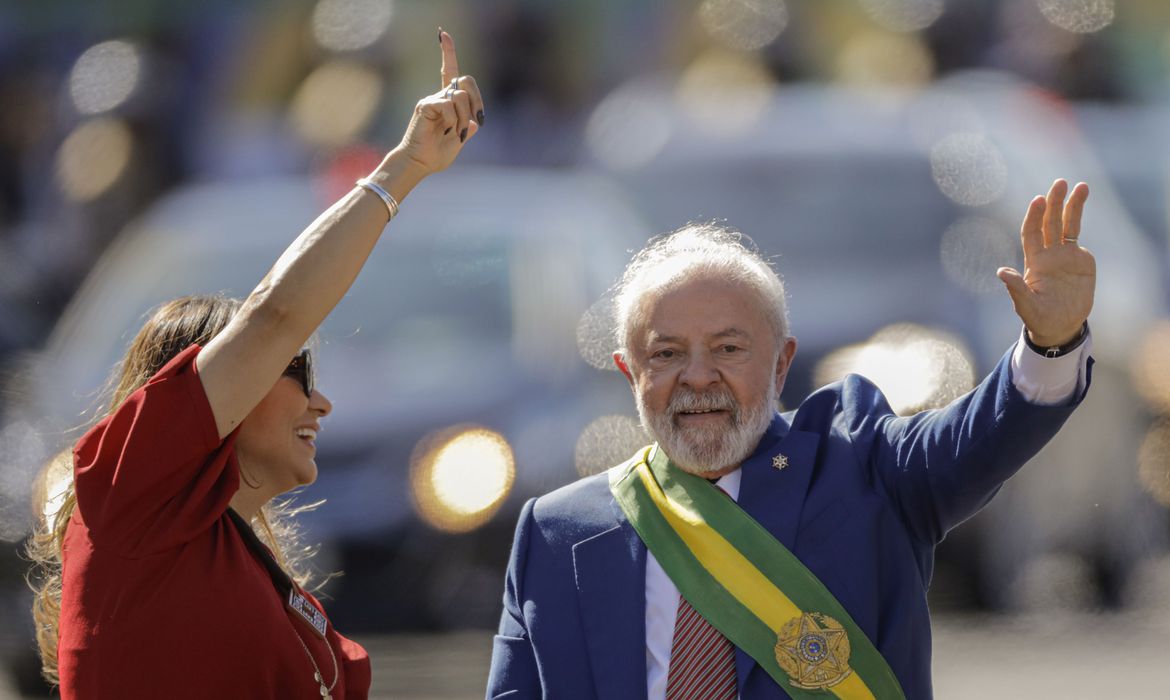 Lula e a primeira dama acompanham o desfilo de Sete de Setembro, em  Brasília, ao lado dos chefes dos poderes Legislativo e Judiciário - Blog  Edison Silva