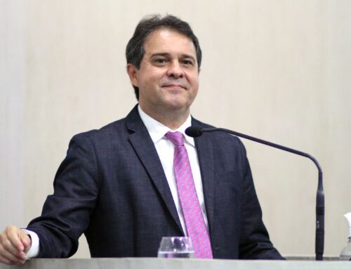 Evandro Leitão faz plano de governo com representantes de universidades e políticos