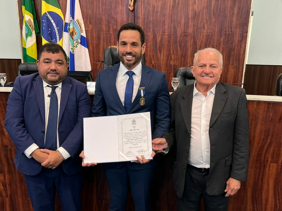 Conselheiro da ARCE Rafael Sá recebe Medalha Boticário Ferreira da