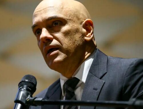 Moraes manda soltar ex-assessor de Bolsonaro, envolvido com o 8 de janeiro