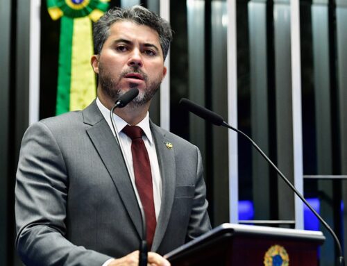 Censura ameaça a Democracia brasileira, diz senador