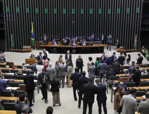 Câmara aprova reajuste escalonado de salários dos servidores da PF, PRF e Polícia Penal