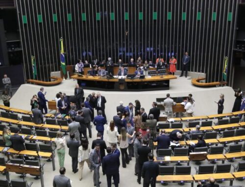 Deputados e senadores derrubam vetos de Lula e aumentam valores das emendas parlamentares