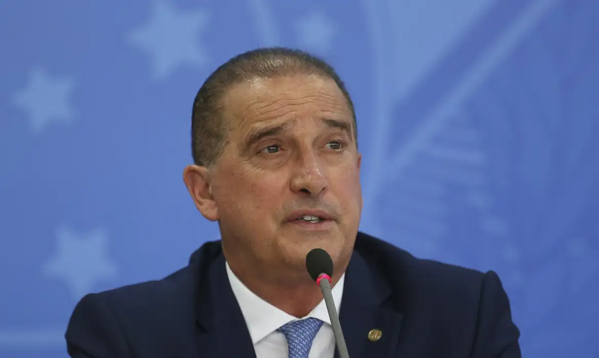 Ministro do governo Bolsonaro afirma que irregularidades nos descontos eram frequentes