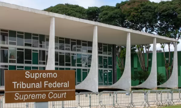 Moraes assume comando temporário do STF e é homenageado
