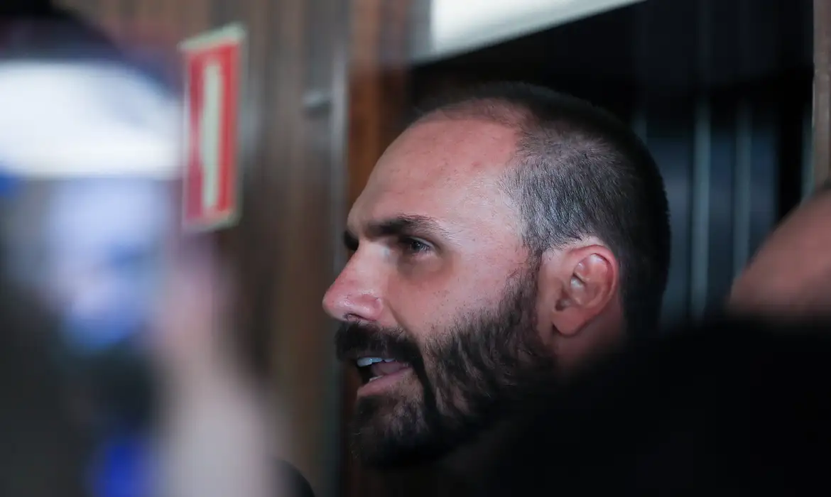 STF formaliza denúncia que coloca Eduardo Bolsonaro na condição de réu