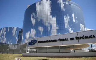 Moraes encaminha à PGR pedido de parecer sobre prisão domiciliar de Bolsonaro