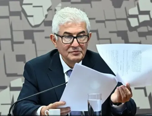 Teles devem investir em internet nas escolas públicas, aprova CCT