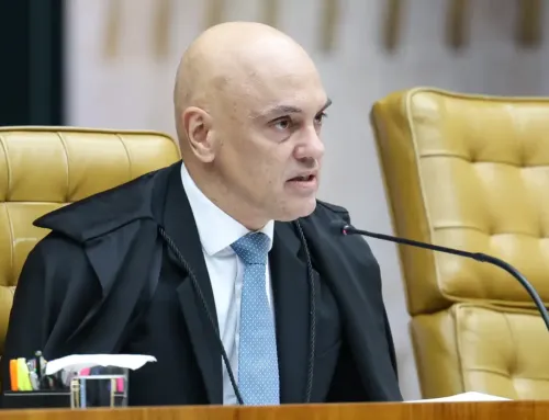 Por ordem de Moraes, PF faz busca por armas na casa de Bolsonaro